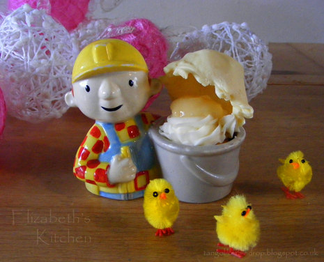 bob-the-builder-easter-egg-cup-cake