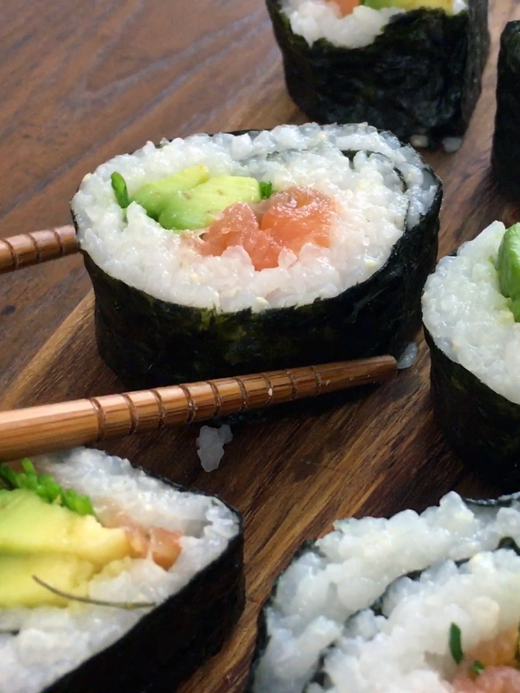 Smoked Salmon and Avocado Sushi {Recipe Video} Elizabeth's Kitchen Diary