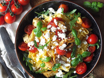 Tagliatelle with artichokes, feta and rocket