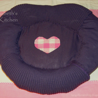 Upcycled Sweater Cat Bed Tutorial