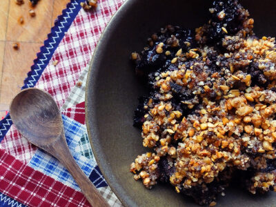 Blackberry and Apple Skillet Breakfast Crumble