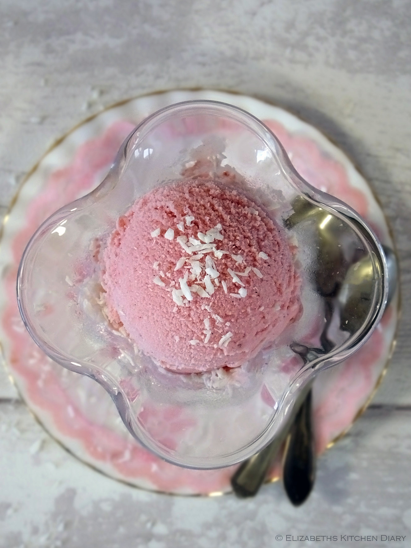 https://www.elizabethskitchendiary.co.uk/wp-content/uploads/2014/09/strawberry-ice-3-EKD2.jpg