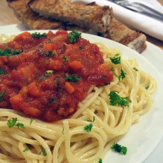 spaghetti with tomato sauce