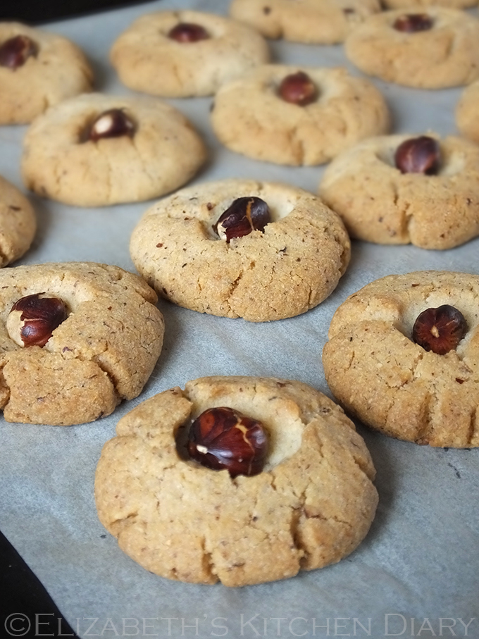 4-Ingredient Hazelnut Cookies