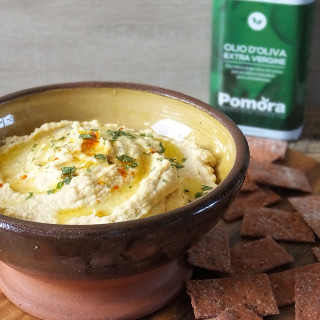 Hummus with Pomora Olive Oil