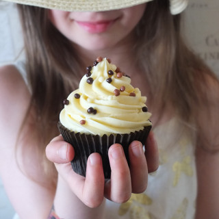 Chocolate and Vanilla Cupcakes