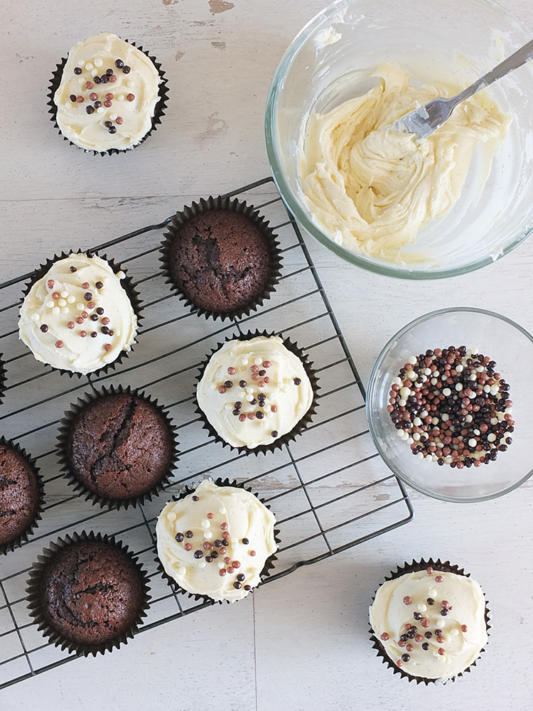 Chocolate and Vanilla Cupcakes