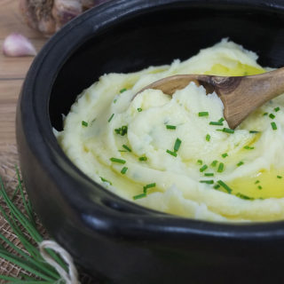 Creamy Roasted Garlic & Chive Mashed Potatoes