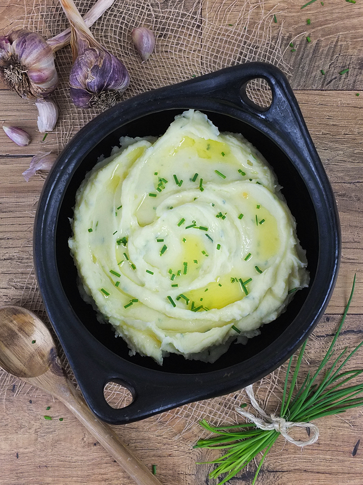 Creamy Roasted Garlic & Chive Mashed Potatoes