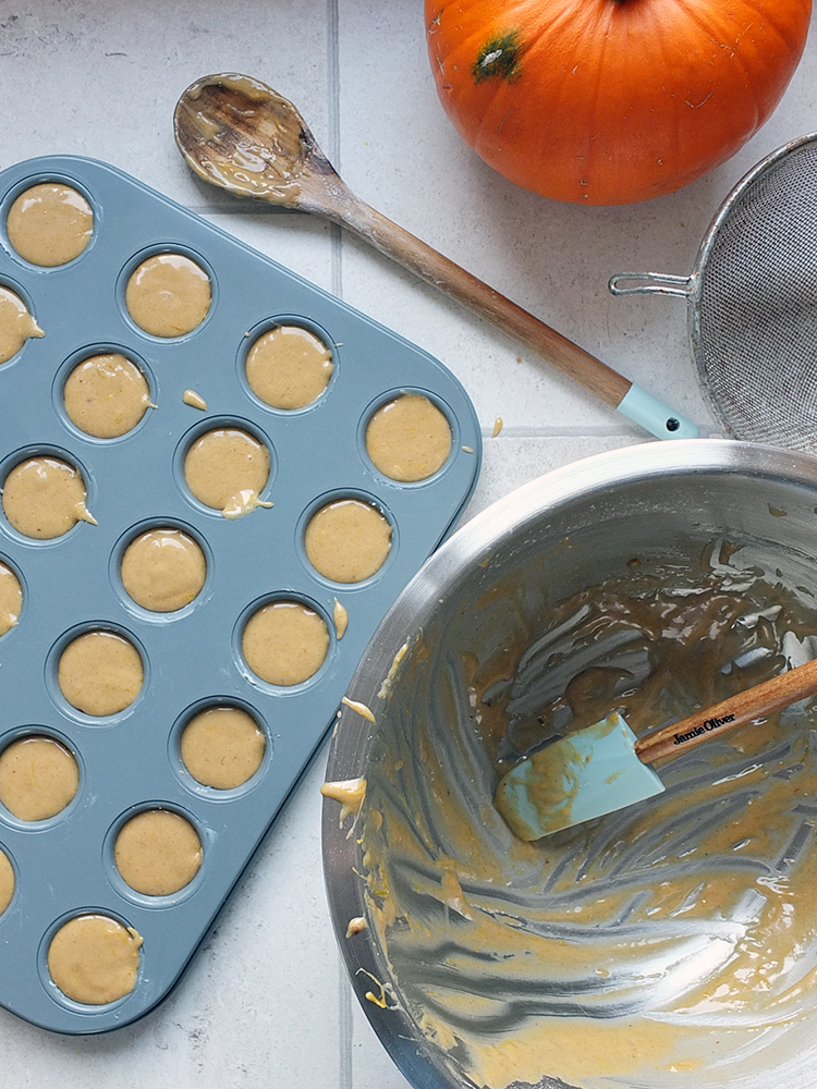 Jamie Oliver Bakeware - 24 hole mini muffin tin
