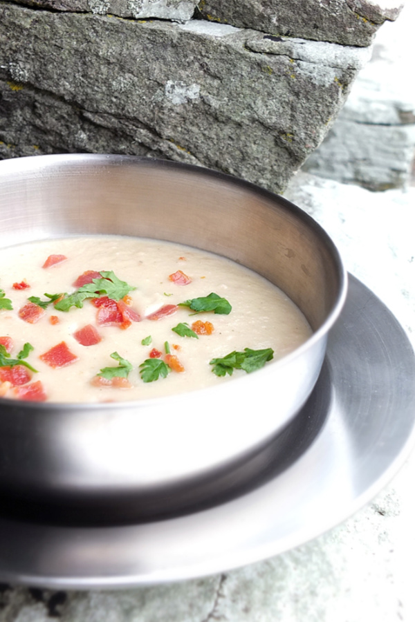 Cauliflower Bacon and Brie Soup #brie #cheese #cauliflower #bacon #soup #easyrecipe