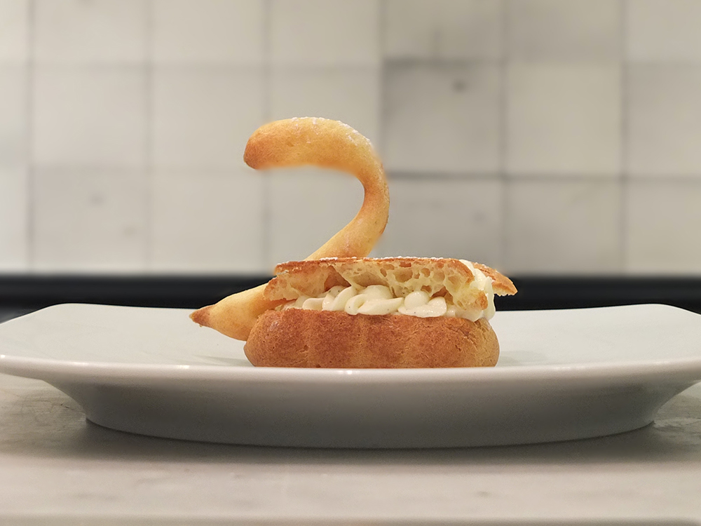 Image of a choux pastry swan.