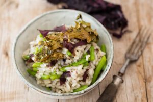 Algen-Risotto mit grünem Spargel (vegan)