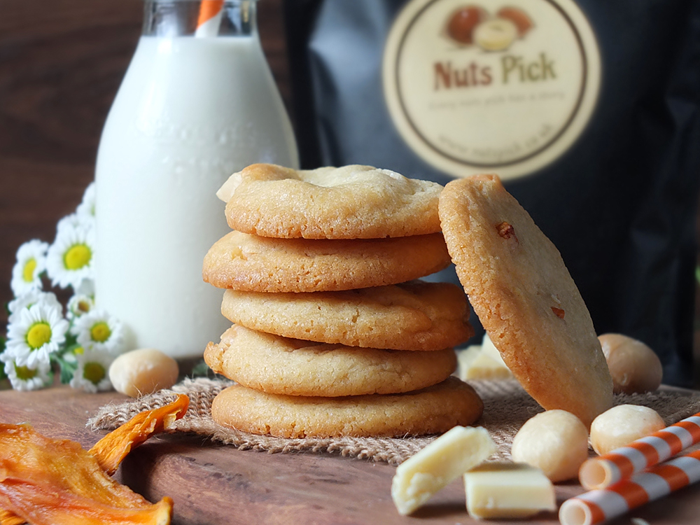 Macadamia Mango and White Chocolate Cookies 