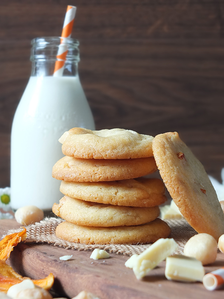 Macadamia Mango and White Chocolate Cookies 