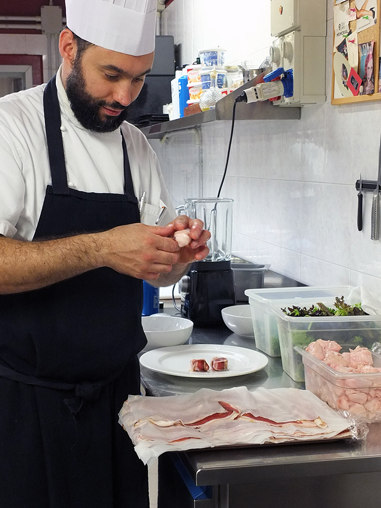 Villetta Annessa Riva del Garda Luca Bombardelli wrapping rabbit loin in pancetta