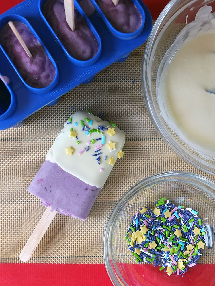 How to make blueberry and white chocolate ice cream popsicles