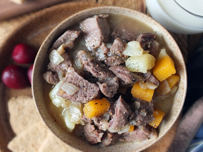 Scottish stovies are the ultimate in Scottish comfort food. Made with the leftovers from Sunday night's roast dinner, it's a super easy Monday meal to make. Serve with oatcakes and sliced beetroot for a true taste of Scotland.  #Scottishfood #lamb #stovies