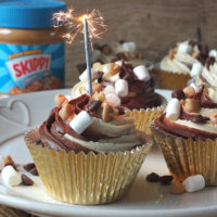 In this American-style cupcake recipe, created to celebrate the 4th of July, Skippy® Peanut Butter is paired with chocolate to create a delicious, indulgent treat that the kids will love. This recipe has been made in collaboration with Skippy®Peanut Butter. #Skippy4July #peanutbutter #chocolate #cupcake #baking