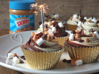 In this American-style cupcake recipe, created to celebrate the 4th of July, Skippy® Peanut Butter is paired with chocolate to create a delicious, indulgent treat that the kids will love. This recipe has been made in collaboration with Skippy®Peanut Butter. #Skippy4July #peanutbutter #chocolate #cupcake #baking