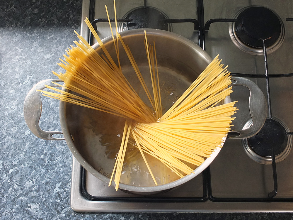 Cooking pasta image