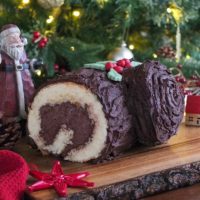 This Bûche de Noël or Christmas Log is a rather delicious festive treat, and it's easy to make too! #christmas #BuchedeNoel #swissroll #baking