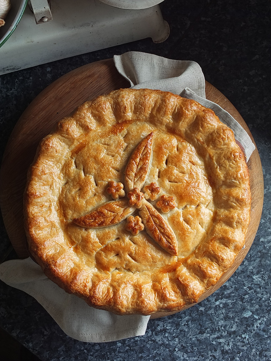 decorated pie crust image