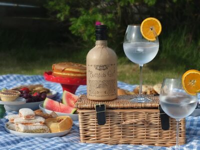 photograph of picnic with Ableforth's Bathtub gin in the foreground