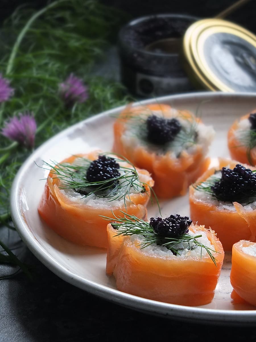 Smoked Salmon Uramaki with Lumpfish Caviar image 