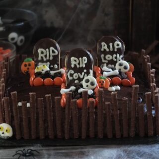 Image of a Halloween Graveyard Cake.
