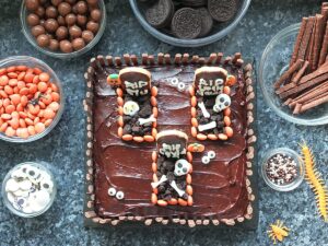 Top down image of finished Halloween graveyard cake.