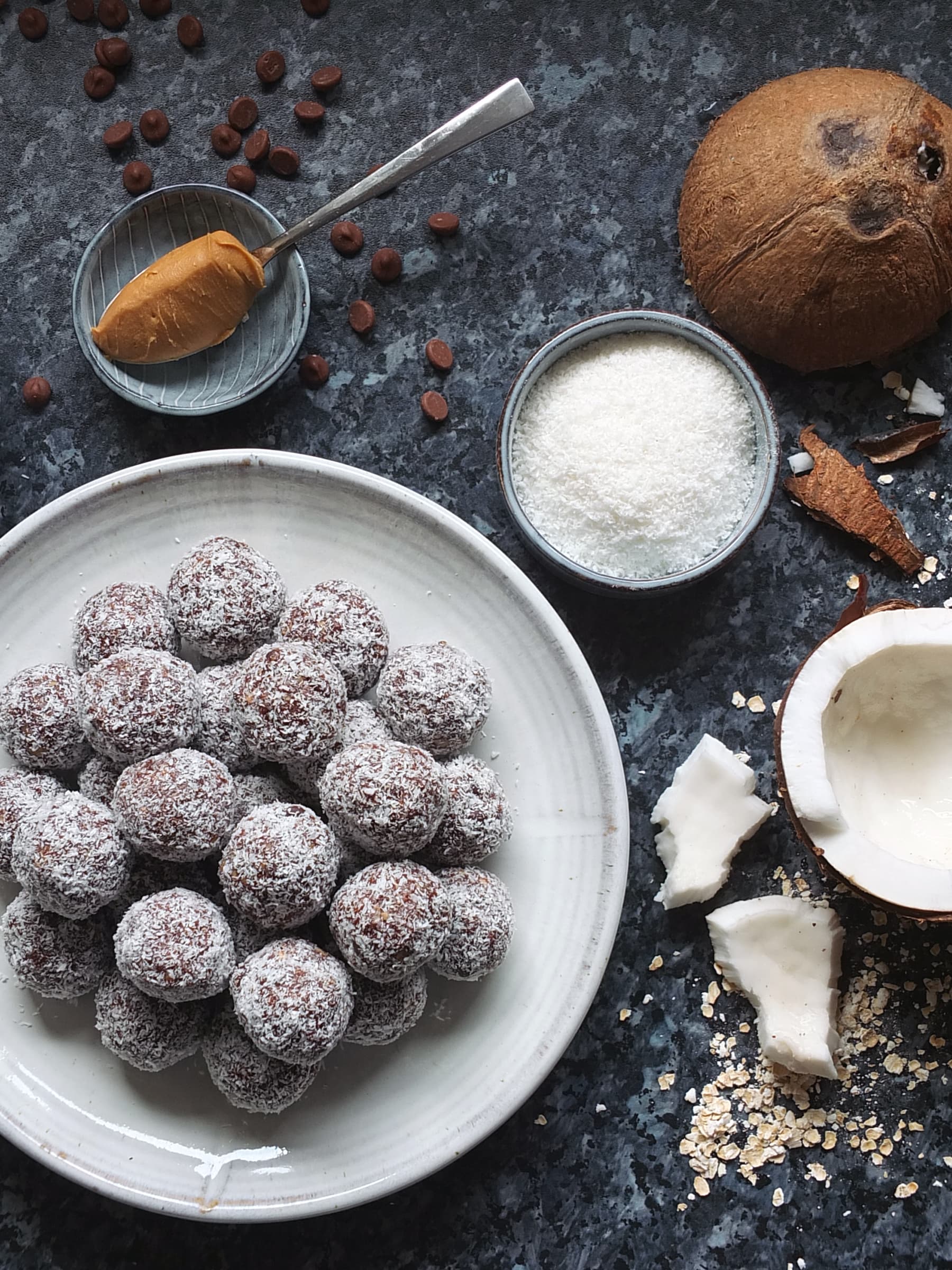 These No-Bake Peanut Butter & Chocolate Energy Balls take only 10 minutes to make, and they make for a perfect After School Snack. 