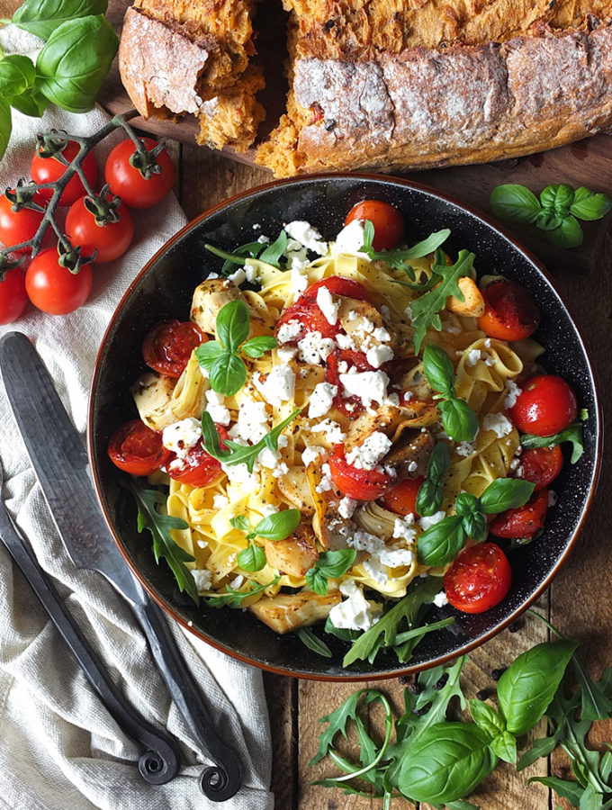 Tagliatelle with artichokes, feta and rocket