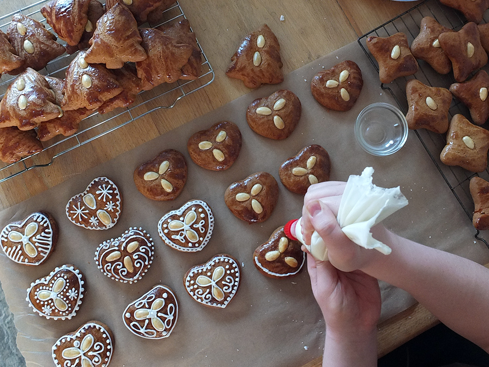 Decorating Slovakian Honey Cookies with Icing