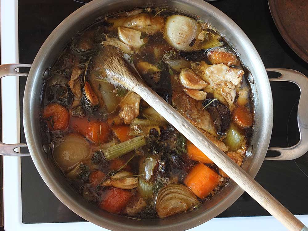 how-to-make-nourishing-bone-broth-from-scratch-elizabeth-s-kitchen-diary
