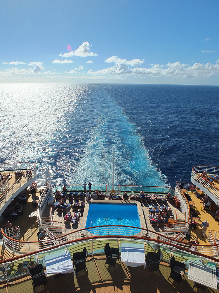 Caribbean Cruise Azura pool